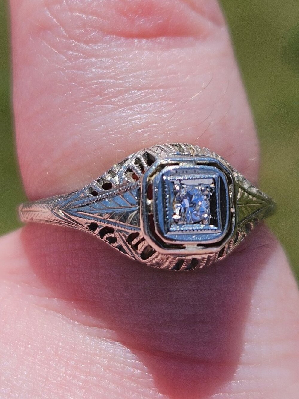 Vintage 18K White Gold Filigree Solitaire Diamond Engagement Ring Size 6.5